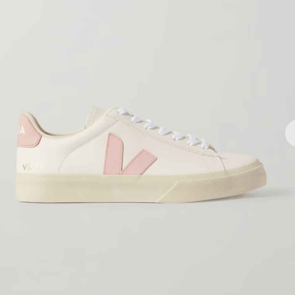Selling brand new veja campo pink sneakers in box